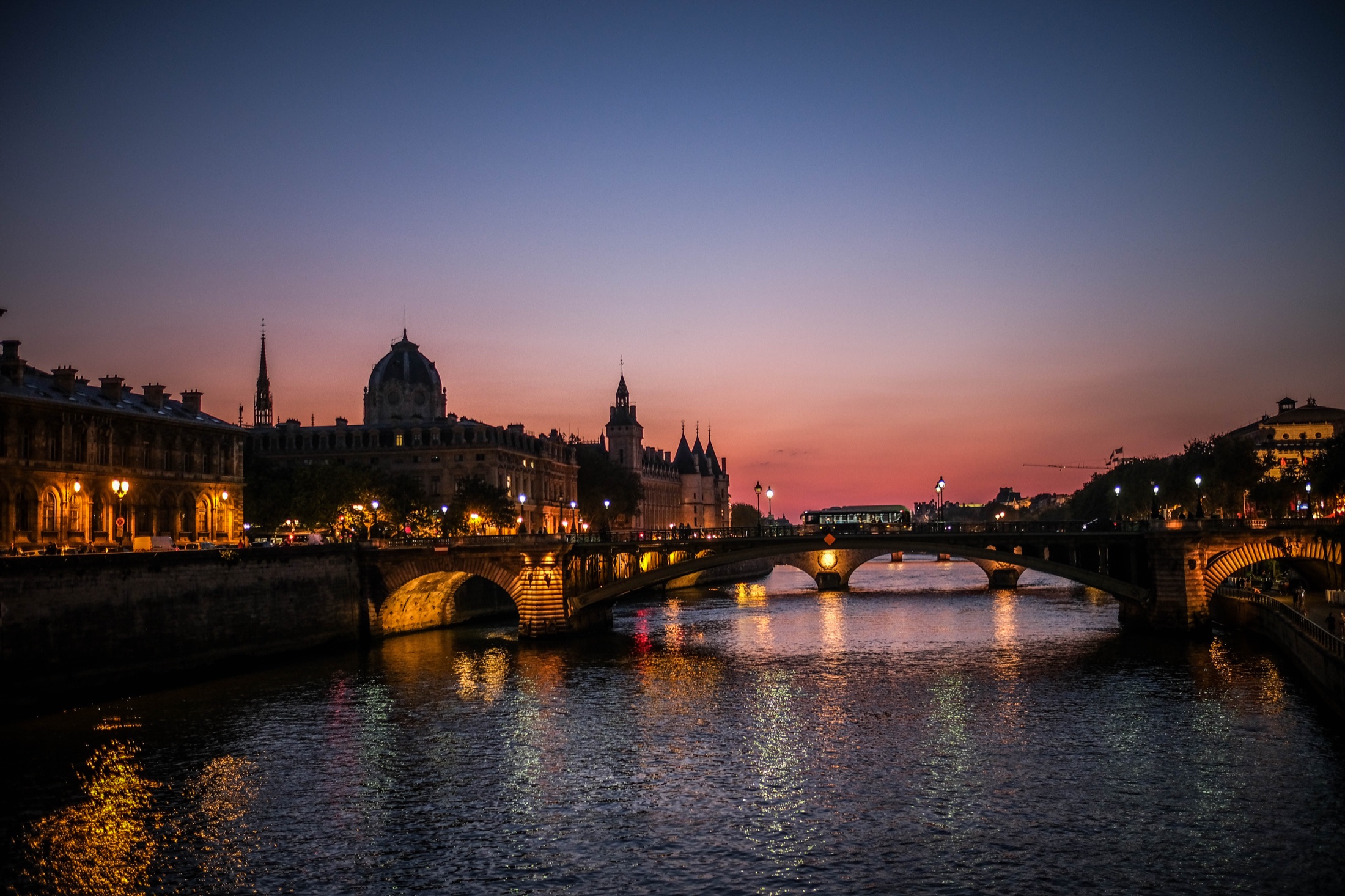 Última luz sobre el Sena, París · Francia